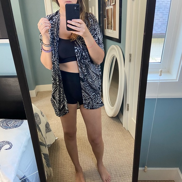 Nordstrom’s Painted Threads Kimono - Picture 2 of 2